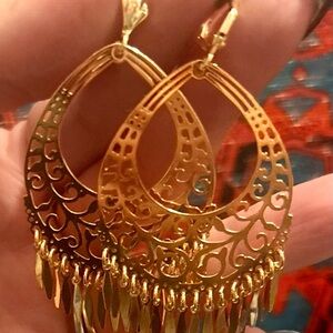 Chic Gold Filigree Teardrop Earrings